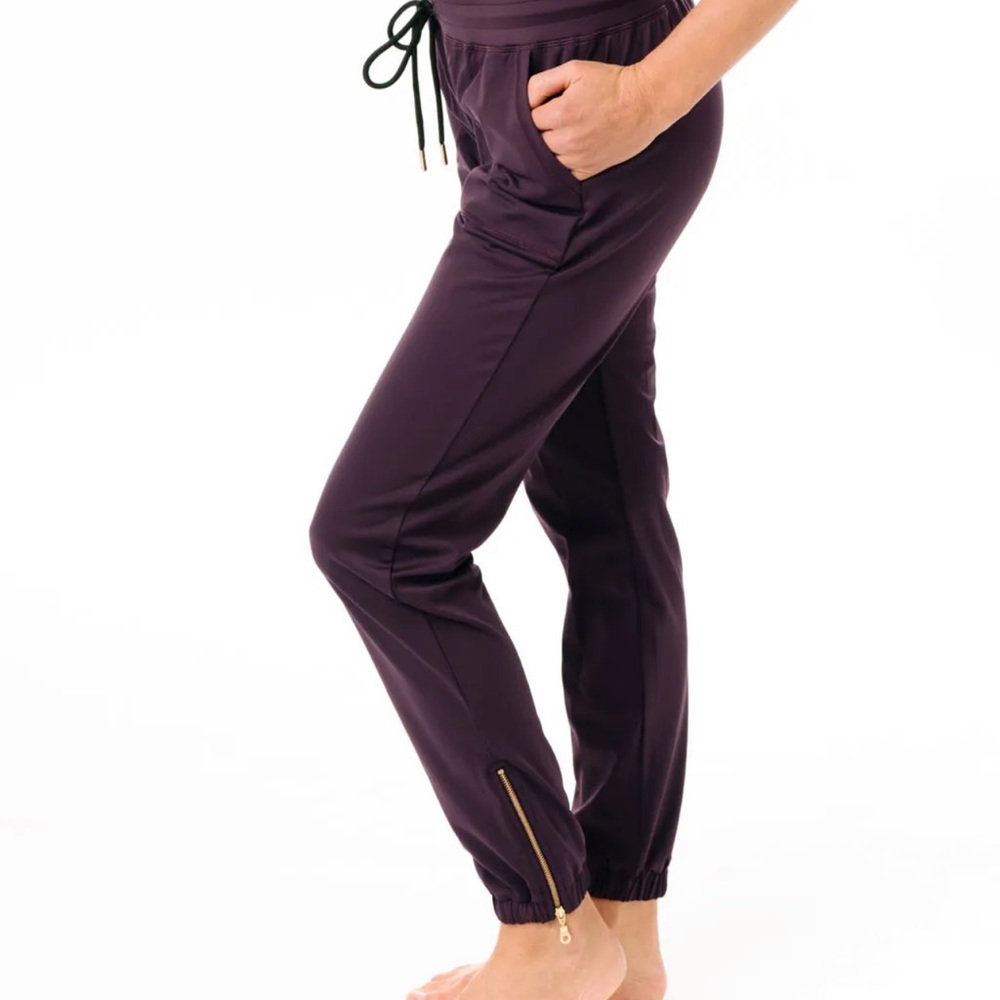 Zyia fig peak joggers